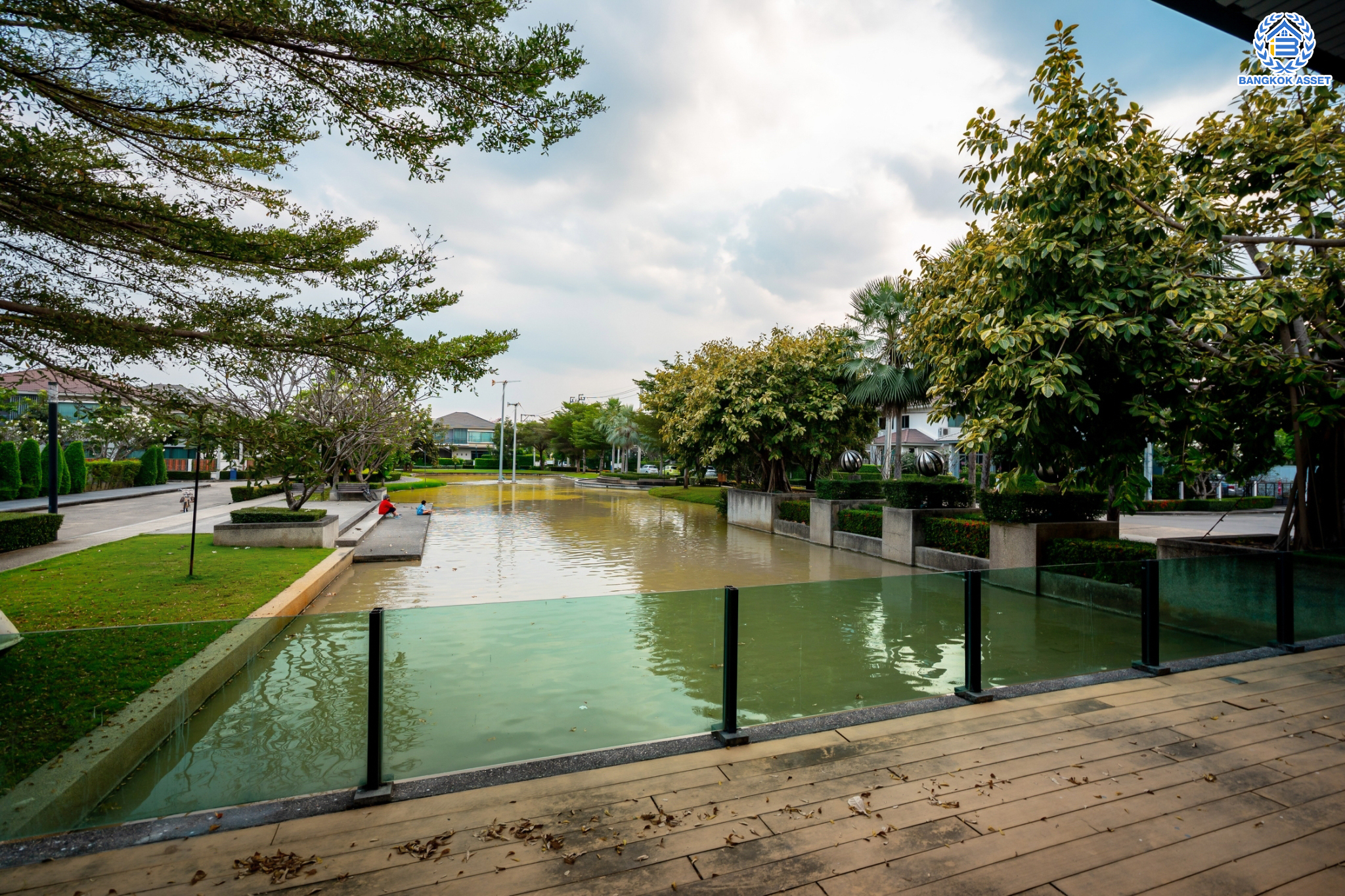 บ้านมือสองตกแต่งใหม่ ม.เพอร์เฟคเพลส แจ้งวัฒนะ บ้านเดี่ยวหลังใหญ่ เนื้อที่ 61.9 ตร.ว. ฟังก์ชัน 3 ห้องนอน 4 ห้องน้ำ 1 ห้องแม่บ้าน จอดรถได้ 2 คัน รองรับทุกการอยู่อาศัย บนทำเลศักยภาพ ใกล้เซ็นทรัลแจ้งวัฒนะ ทางด่วน และรถไฟฟ้าสายสีชมพู "สถานีแยกปากเกร็ด"